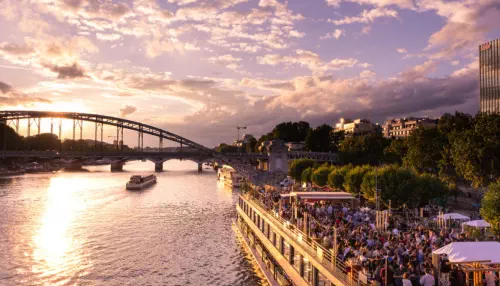 Péniche guinguette à Paris