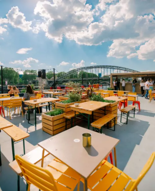 Péniche guinguette à Paris