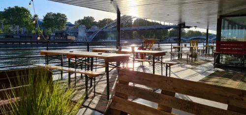 Péniche guinguette à Paris