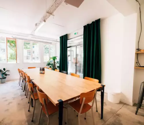 Salle de réunion parisienne dans un cadre insolite brassicole