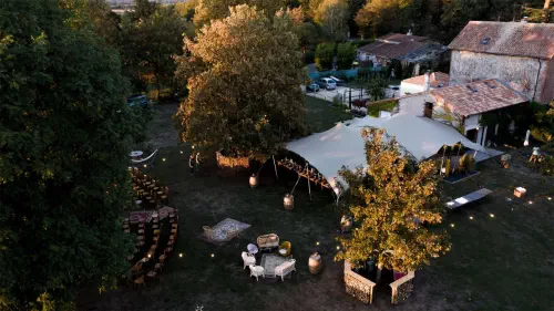 Tentes stretch autour de Poitiers