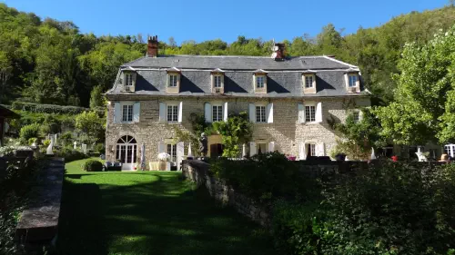 Grand domaine arboré à proximité de Rodez