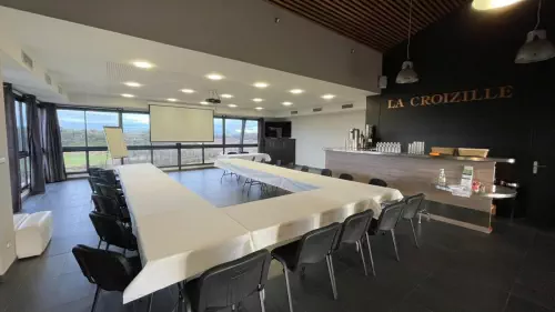 Salle surplombant les vignes proche de Bordeaux