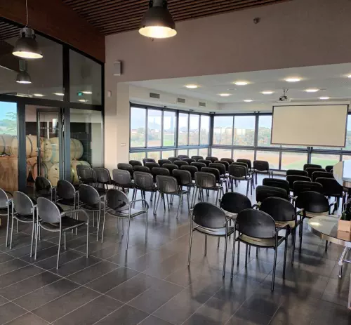 Salle surplombant les vignes proche de Bordeaux