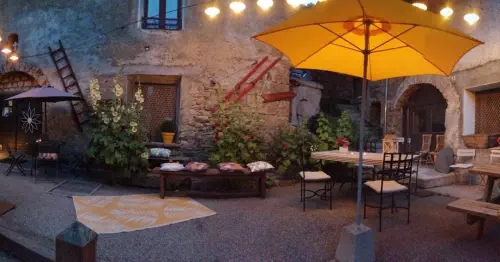 Chalet de groupe et sa salle de réception en Isère