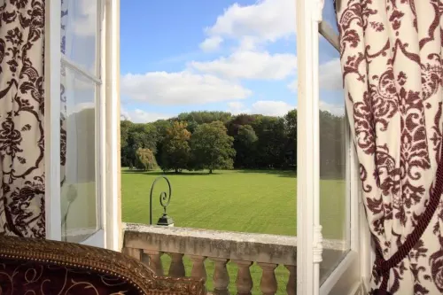 Château et sa salle panoramique à proximité de Cambrais
