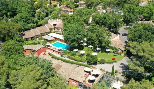 Hôtel et ses espaces réceptifs dans les Alpes-Maritimes