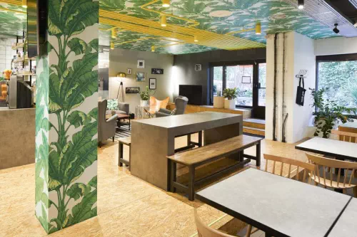 Coworking ambiance jungle et terrasse à Paris