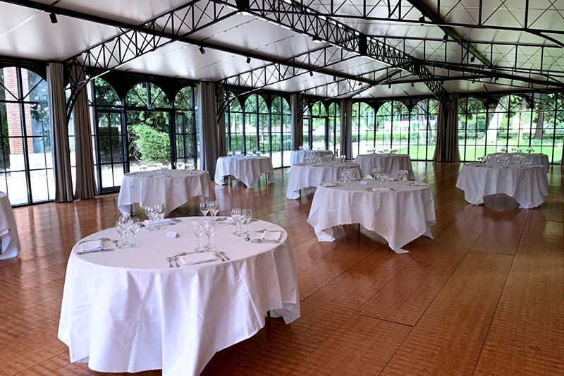 Salle de réception au format cabaret