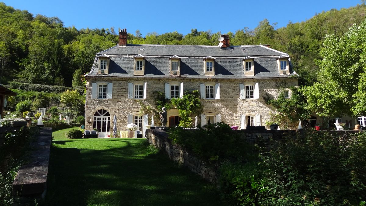 Grand domaine arboré à proximité de Rodez
