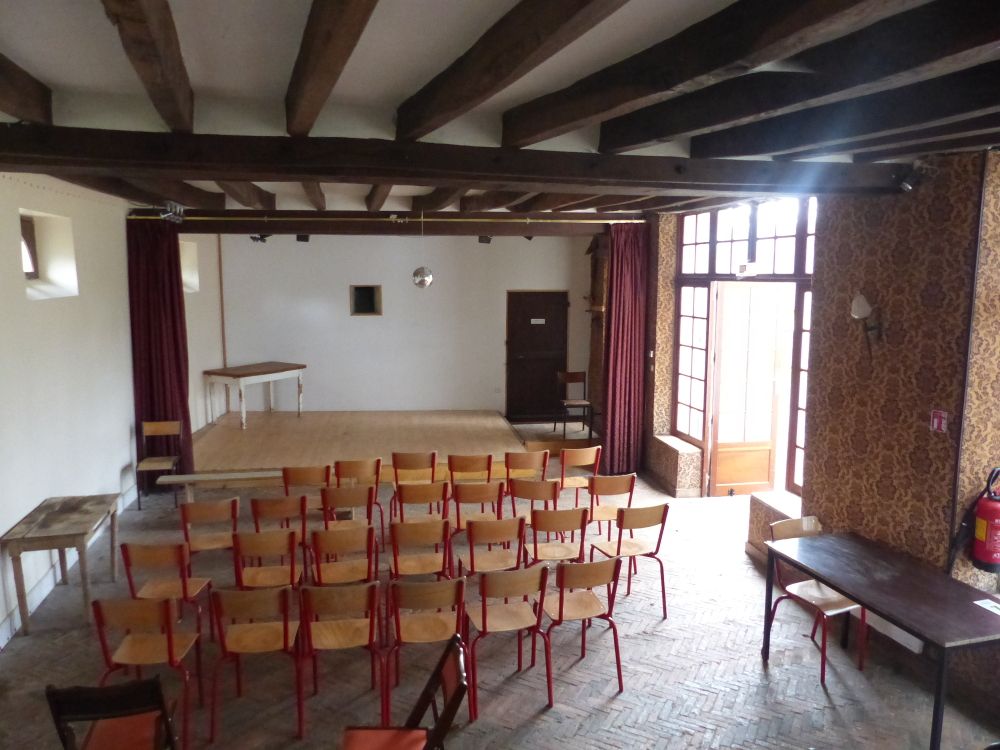 Salle de 68 m²