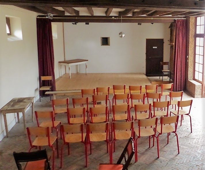Salle de 68 m²