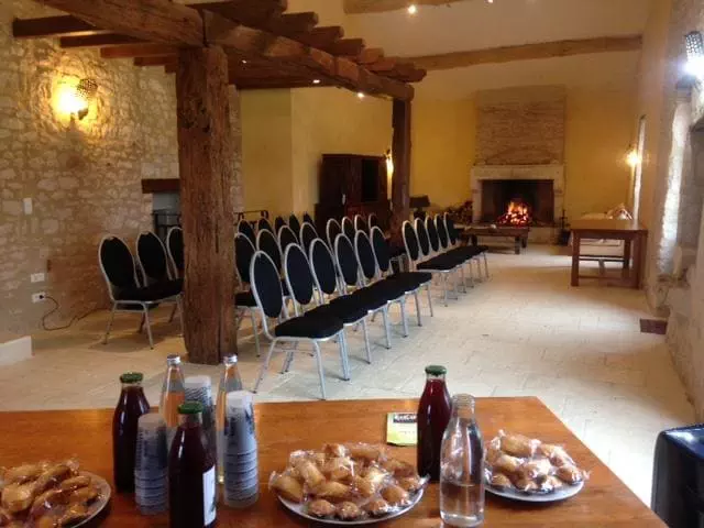Séminaire dans la petite salle de réception