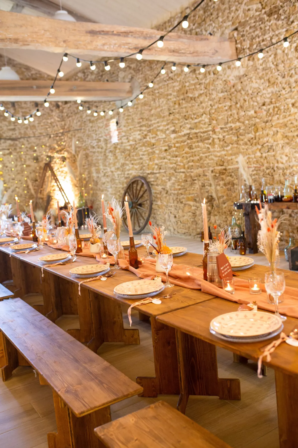 Tables et bancs en bois