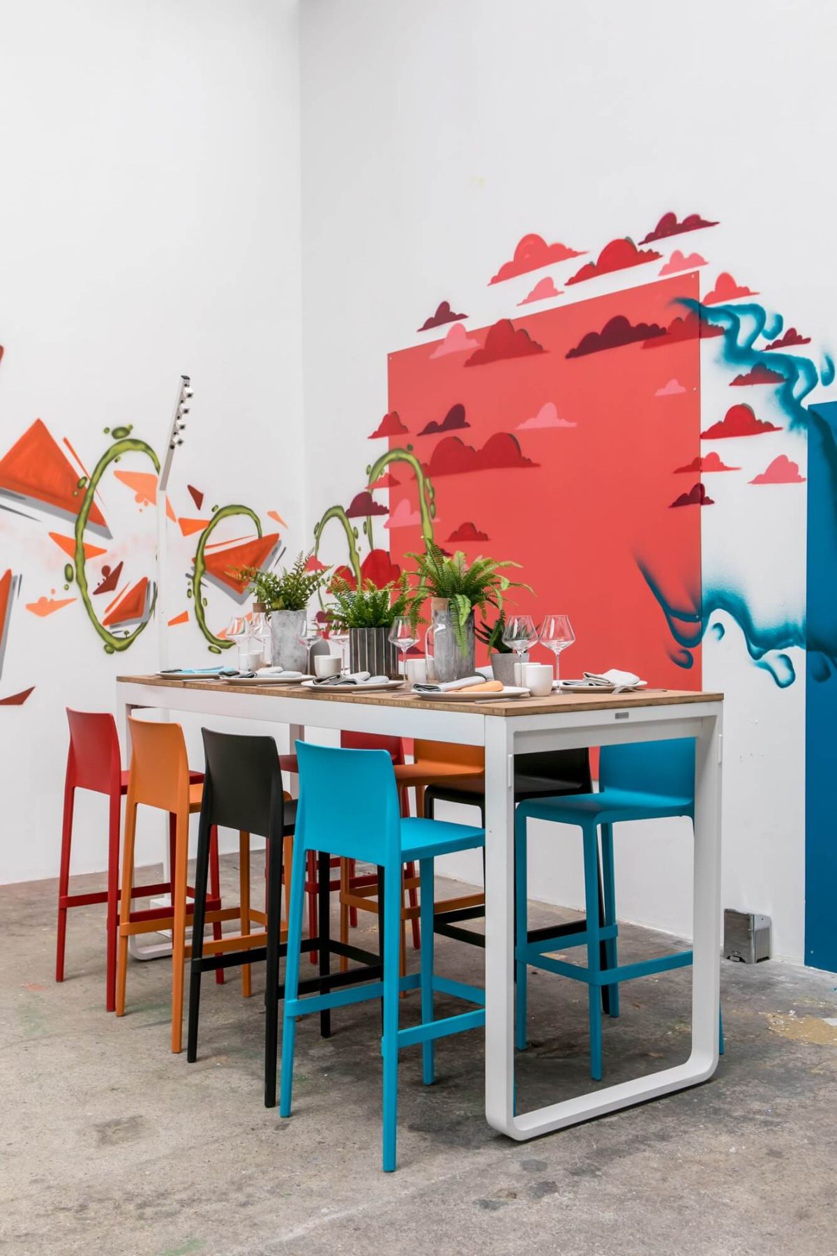 table haute colorée design.jpg