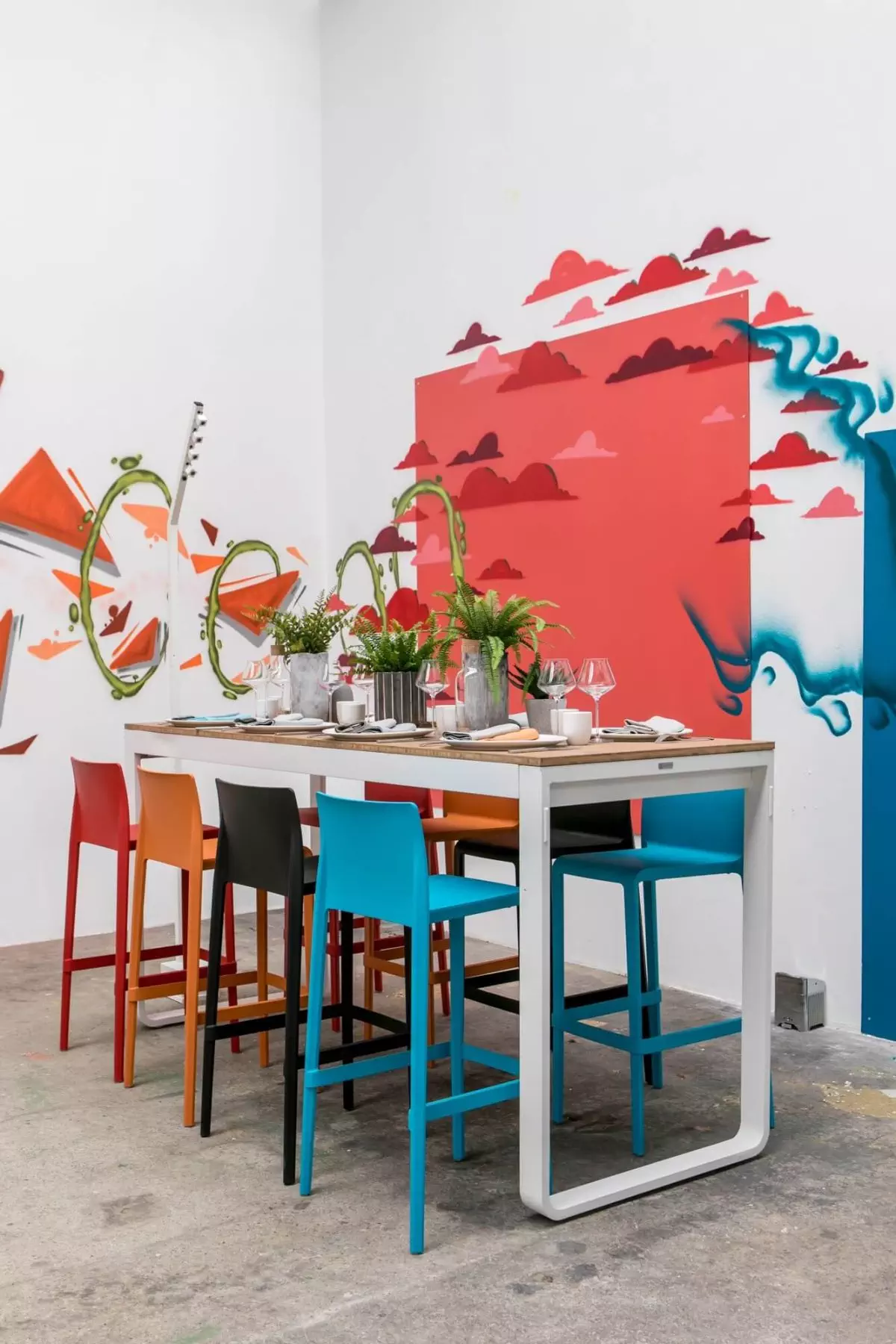 table haute colorée design.jpg