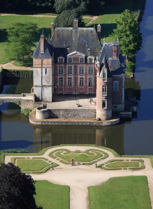 Un superbe château et ses jardins