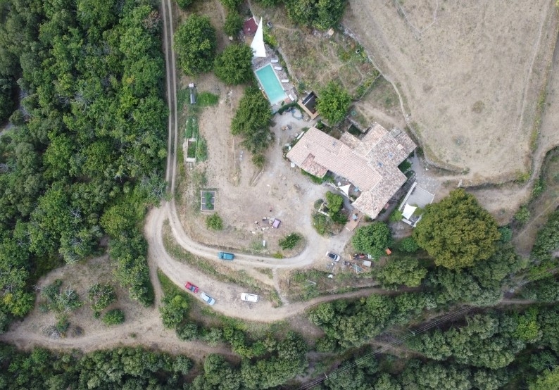 Vue aérienne du mas