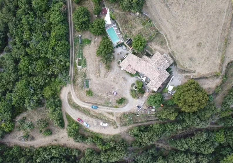 Vue aérienne du mas
